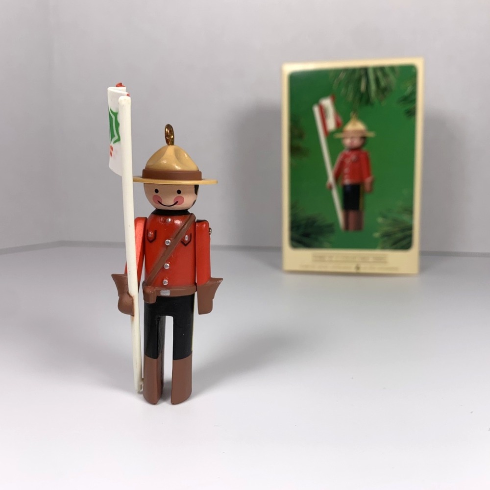 Hallmark 1984 Vintage Clothespin Canadian‎ Soldier 1984 Nostalgic Ornament